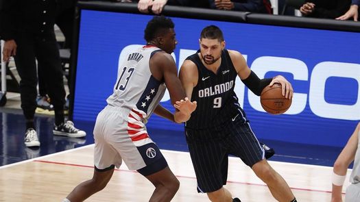 117-108. Magic gana con doble-doble de Vucevic en noche histórica de la NBA