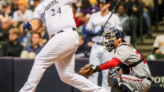 6-5. Aguilar marca la ventaja de los Marlins con un doble ante los Bravos