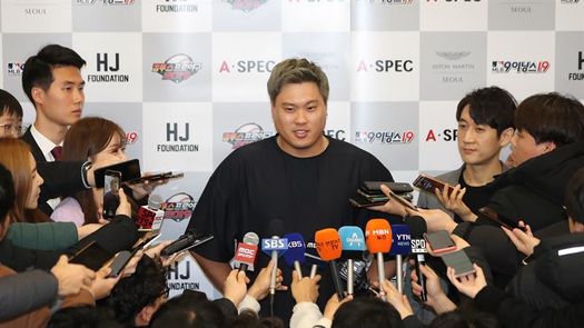 7-3. El abridor surcoreano Ryu controla desde la lomita de los Azulejos a los Yanquis