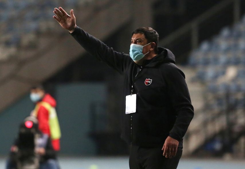 El leproso se aferra la vida