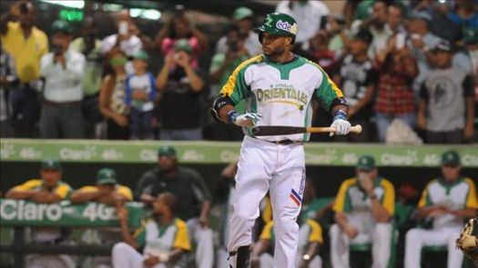 4-3. Canó castiga a su ex equipo con dos jonrones