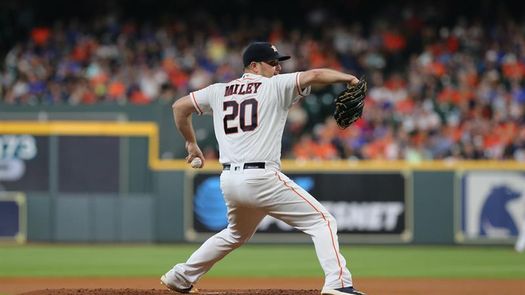 4-3. Miley lanza sólido y guía el triunfo de los Rojos sobre los Cachorros