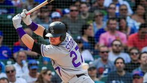 5-2. Story pega dos jonrones y Márquez domina desde la lomita a Marineros