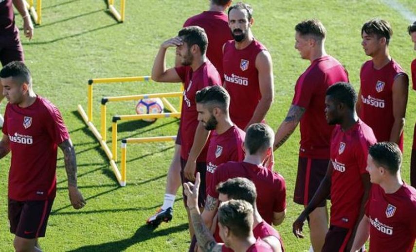 Día libre para Óliver, Jota y Manquillo, que negocian su salida