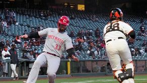 8-7. Winker pega tres jonrones y sella la victoria de los Rojos sobre los Cardenales