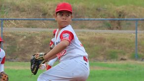 El derecho Axel Valdez fue la figura en la jornada de semifinales al lanzar Juego Perfecto por Panamá Metro ante Chiriquí Occidente. Foto: Cortesía/Pequeñas Ligas