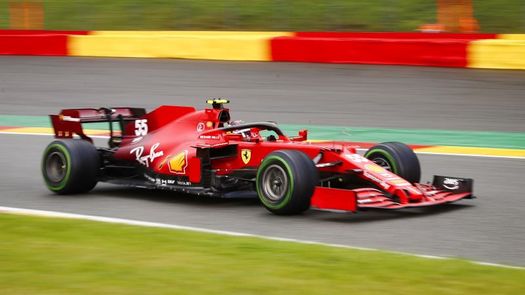 Sainz: Me alegro de que Lando (Norris) haya salido ileso del accidente