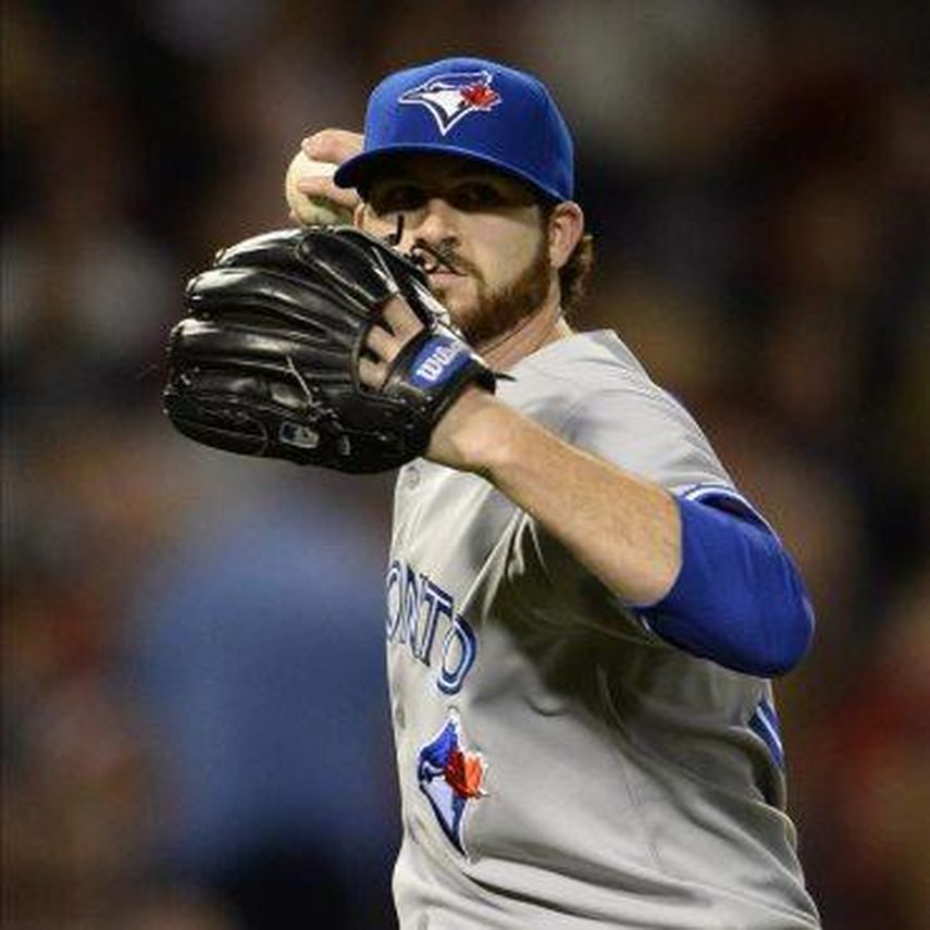 11-1. Hutchison se apoya en la conexión dominicano-venezolana y vence a Chicago