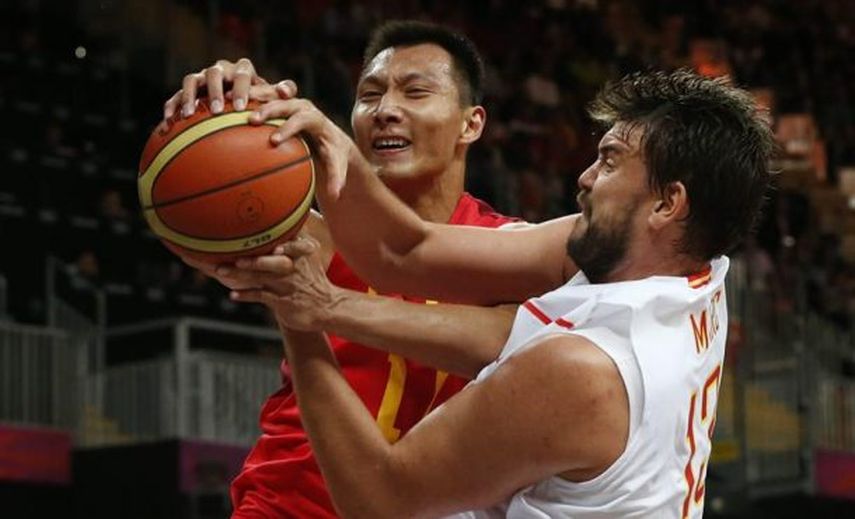 El chino Yi Jianlian negocia con Los Angeles Lakers su regreso a la NBA