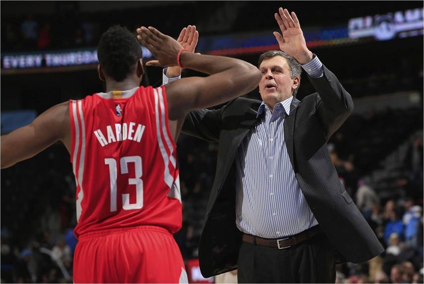 Los Rockets firman la prórroga del contrato a su entrenador McHale