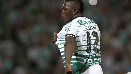 El delantero colombiano Edwuin Cetré sale bien de una cirugía de rodilla