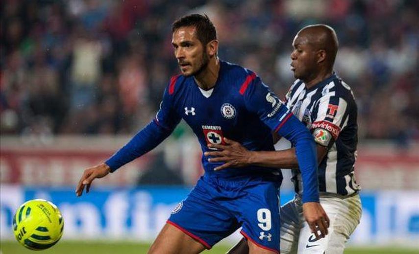 El paraguayo Santa Cruz fuera por tres semanas debido a lesión