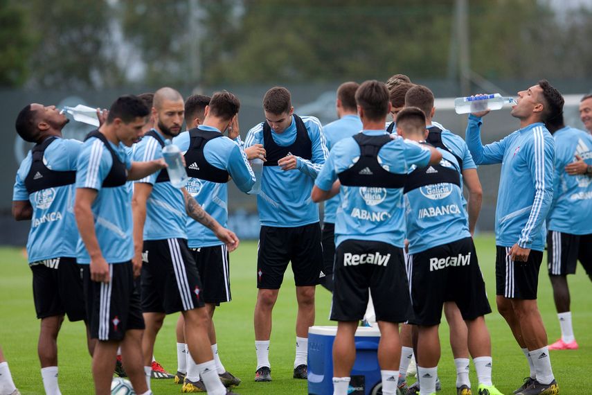 Toro Fernández sigue entrenando con el Celta a la espera de cerrar su salida
