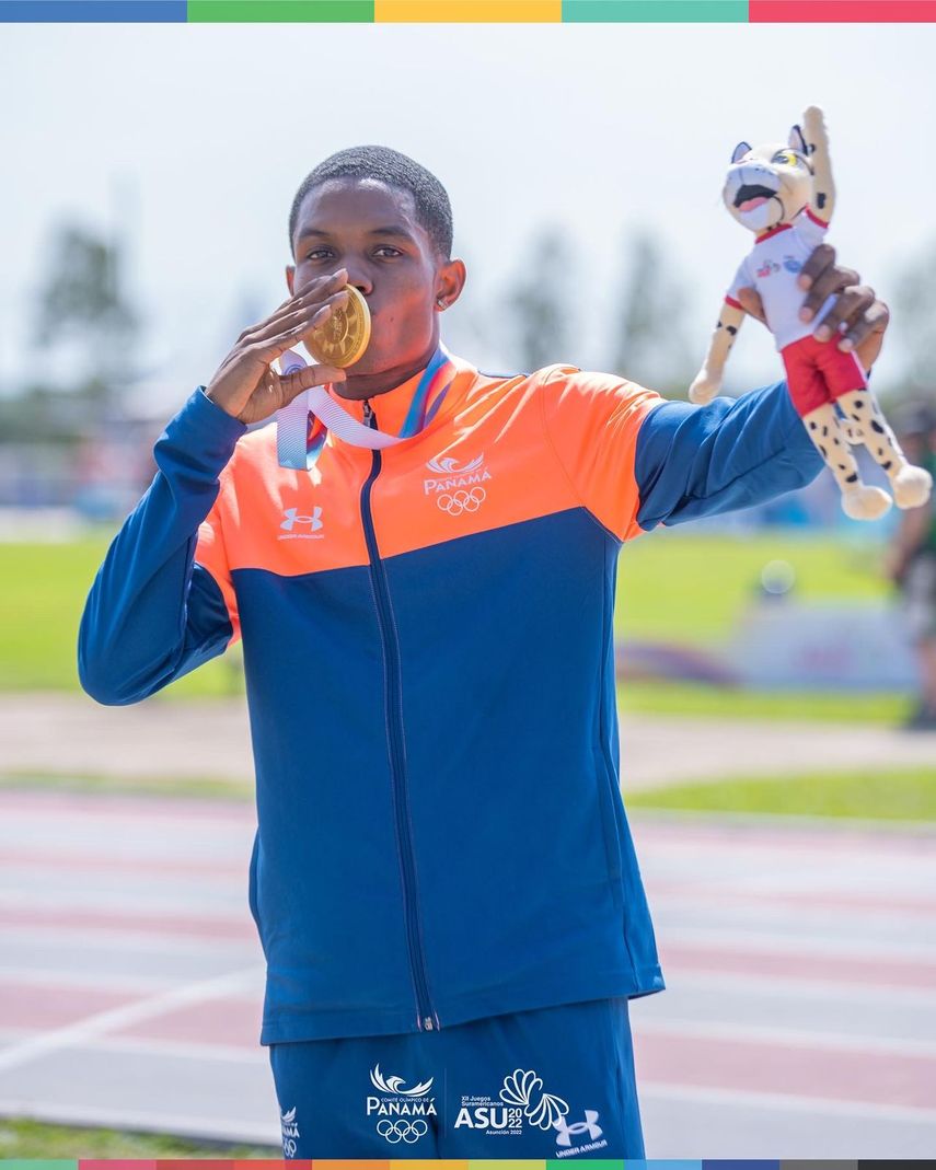 Chamar Chambers logra el oro en los 800 metros