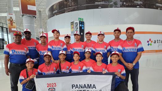 Estos son los integrantes del equipo de las Pequeñas Ligas de Bethania que a partir del lunes 17 de julio representarán a Panamá en la Serie Latinoamericana Preintermedia (13-14 años) en Curazao. Foto: Cortesía/Panabecame&nbsp;