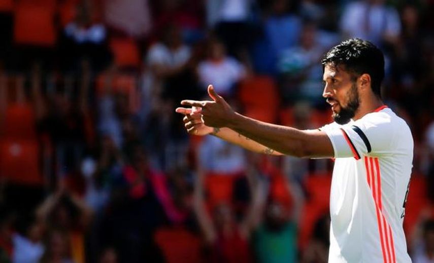 Garay vuelve a entrenar con el grupo y Murillo se ausenta por paternidad