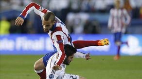 Mario Suárez dice que el árbitro es muy malo