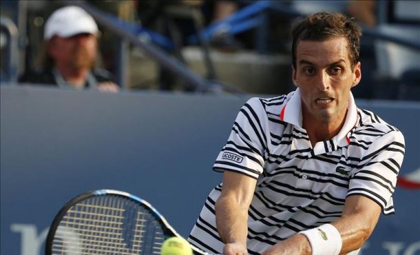 Ramos doblega a Federer en su debut