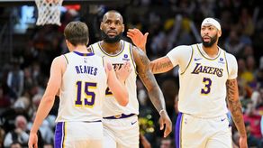 Lakers se imponen a los Cavaliers en Cleveland
