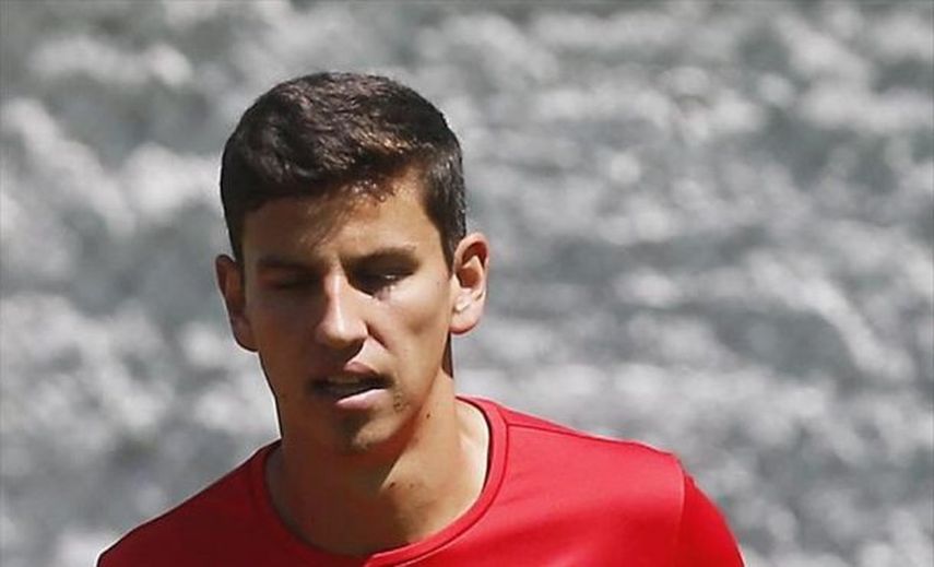 El Oporto cederá al chileno Lichnovsky al Sporting de Gijón, dice la prensa lusa