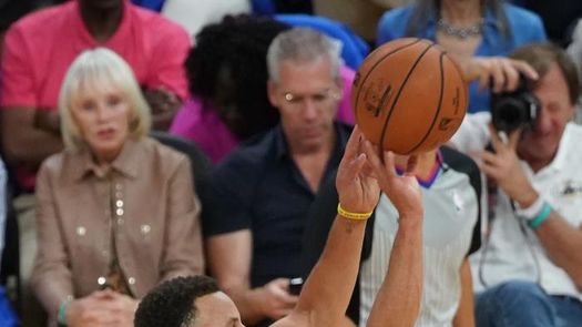 123-134. Curry da a Warriors su primer triunfo ante Pelicans