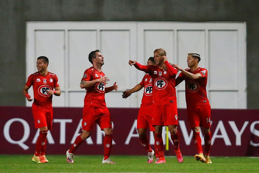 Unión La Calera lidera el torneo chileno seguido de cerca por la U.Católica