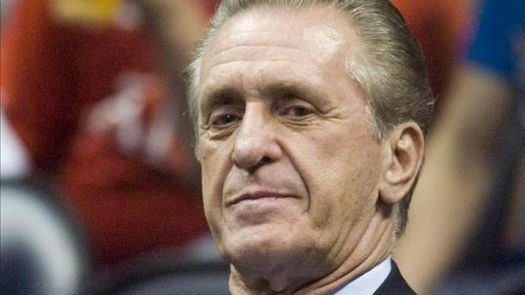 Riley asegura a McRoberts y Granger con la conformidad de James