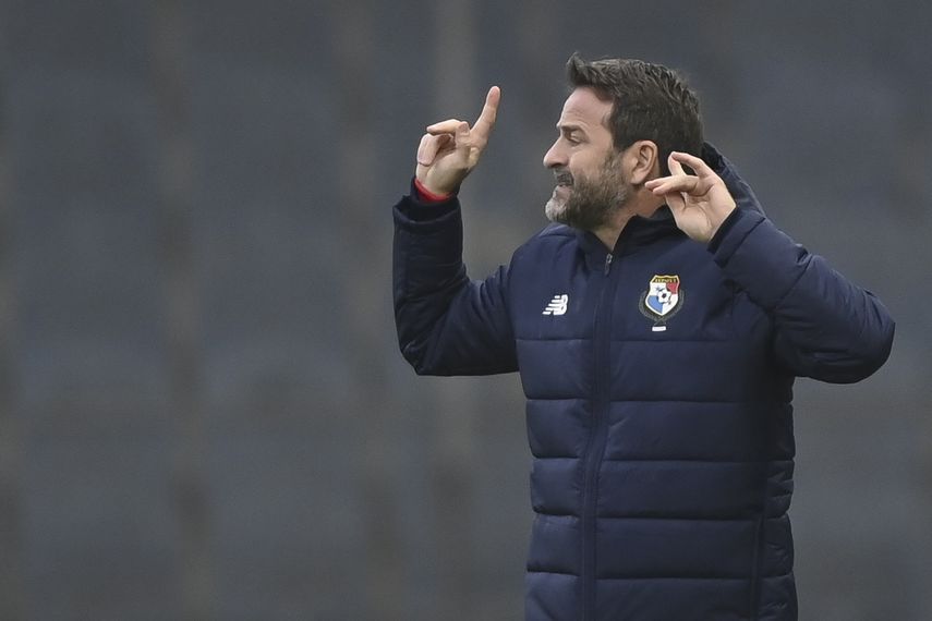 Christiansen convoca a cuatro jugadores sin club y a cinco extranjeros