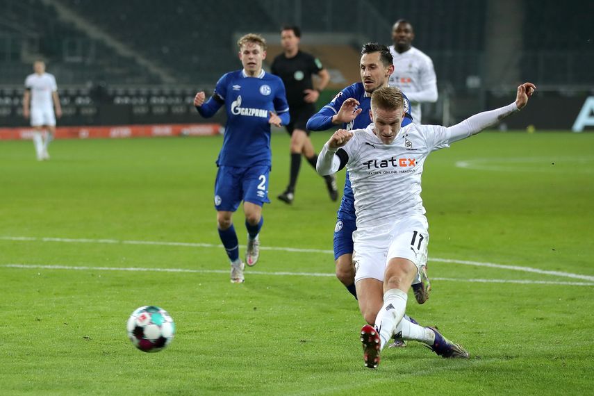 El Gladbach golea al colista Schalke (4-1) tras un mal primer tiempo