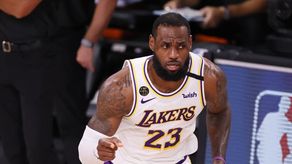 138-115: James y Davis arruinan la fiesta navideña de Doncic y los Mavericks