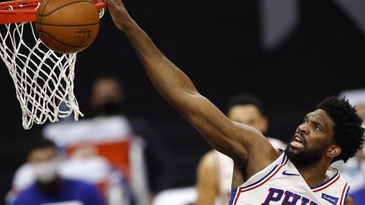 109-107. Embiid juega a lo MVP y los Sixers llegan al séptimo triunfo seguido