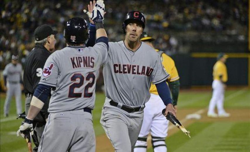 2-1. Murphy define la pizarra para los Indios