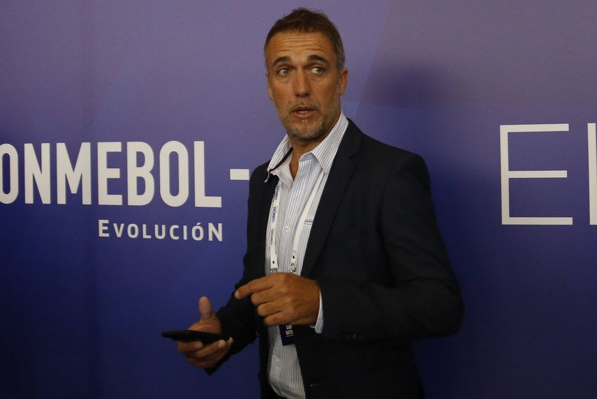 Batistuta apoya a un opositor para las elecciones presidenciales de Boca
