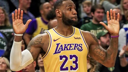 106-99. James consigue un triple-doble en victoria de los Lakers