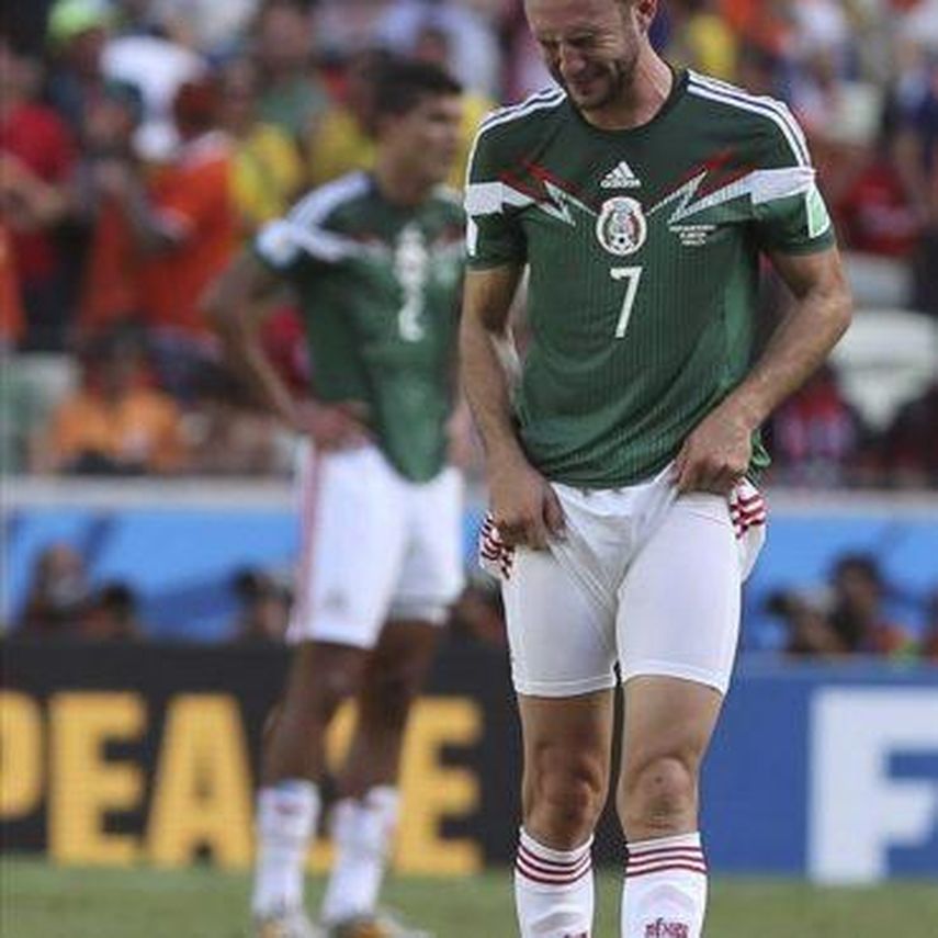 Torres Nilo causa baja por lesión con México y es sustituido por Layún