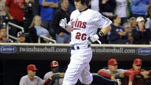 12-3. Dozier y Escobar le niegan el título a los Tigres y guían la victoria de los Mellizos
