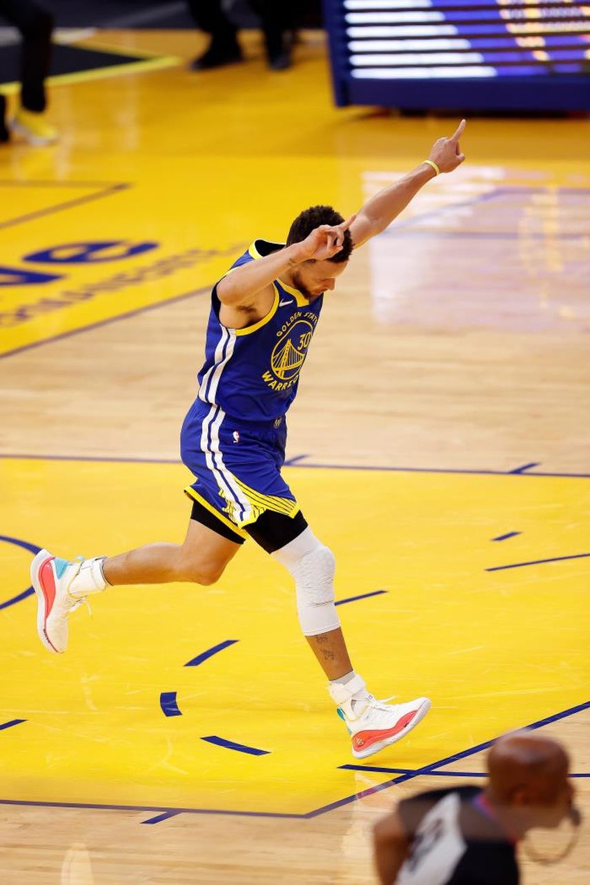 116-107. Curry supera a Chamberlain ante los ojos de Campazzo
