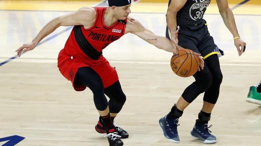 Stephen Curry: Noche perfecta: mi hermano jugó bien, nosotros ganamos
