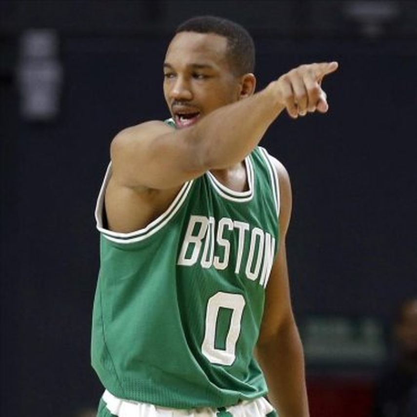 93-99. Bradley conduce el triunfo de los Pistons