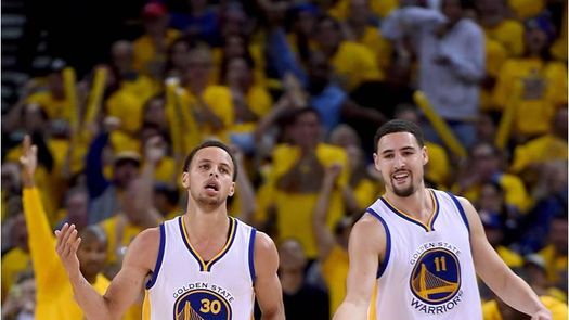 97-87. Thompson y Curry lideran la remontada de Warriors y se ponen con 2-0