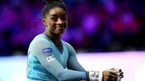 Simone Biles lidera en el Mundial de Gimnasia