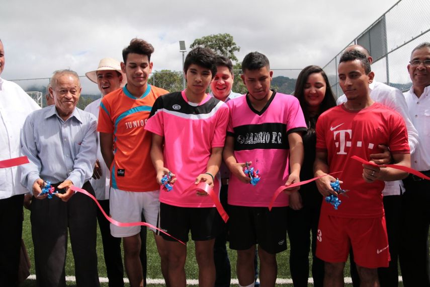 Se inaugura cancha de los Naranjos de Chiriquí