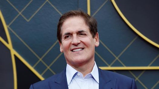 Líderes republicanos de Texas piden a Cuban que venda los Mavericks