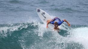 Tao Rodríguez en acción durante el QS Barbados Surf Pro.&nbsp;