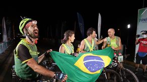 Team Brazil Multisport luego de cruzar la línea de meta y ganar el Adventure Race Panamá