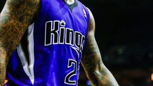 94-89. Thomas y los Suns superan a los Spurs en el último cuarto