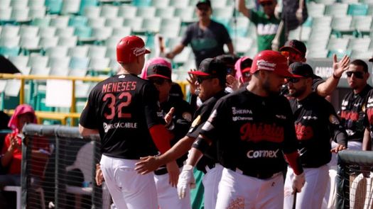 Joey Meneses impulsa 4 carreras y ayuda a México vencer 7-6 a Venezuela