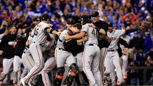 3-2. Bumgarner y Sandoval proclaman a los Gigantes campeones de la Serie Mundial