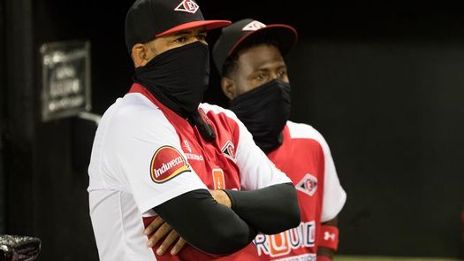 Gigantes y Tigres ganan en inicio de atípico torneo de béisbol dominicano