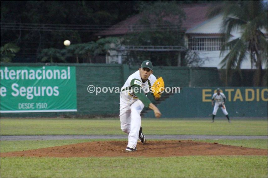 Luis Machuca adormeció a la ofensiva colonense